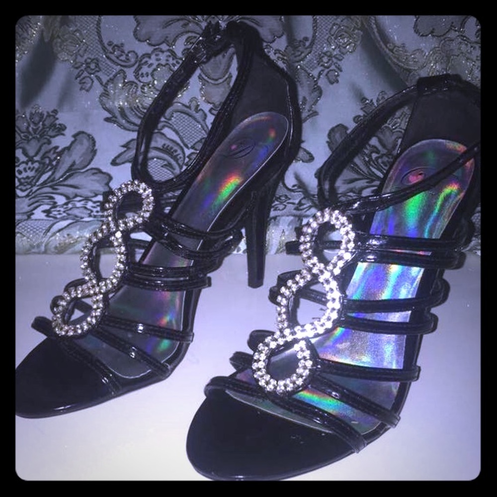 NEW!!!!!!! Beautiful black heels